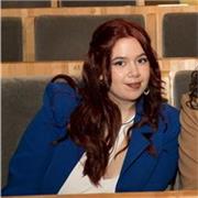 Soy graduada en Estudios Ingleses y actualmente curso el Máster en Estudios Ingleses Avanzados.